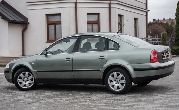 Volkswagen Passat cena 15900 przebieg: 272123, rok produkcji 2003 z Glinojeck małe 254